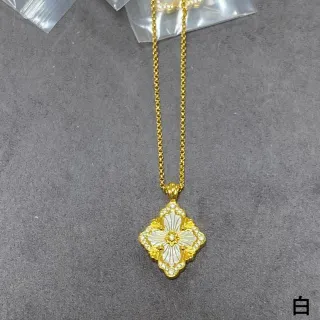 Colar com pingente de quatrefoil floral com inlay dourado