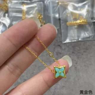 Collier avec pendentif carré floral émaillé turquois en ton doré