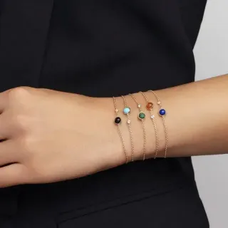 سوارات سلاسل ذهبية اللون قابلة للتراكب مع جواهر وماس