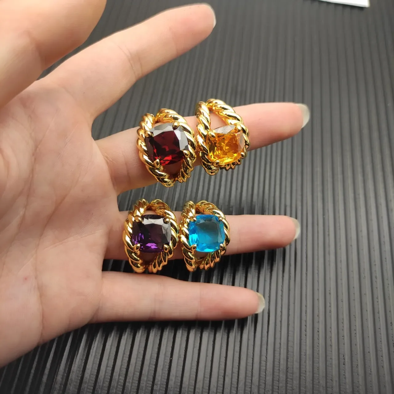 Gold-Tone Twisted Rope Band Cushion-Cut Amber Gemstone Ring 3