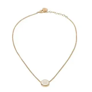 Collar con cadena curb dorada y blanca con colgante circular