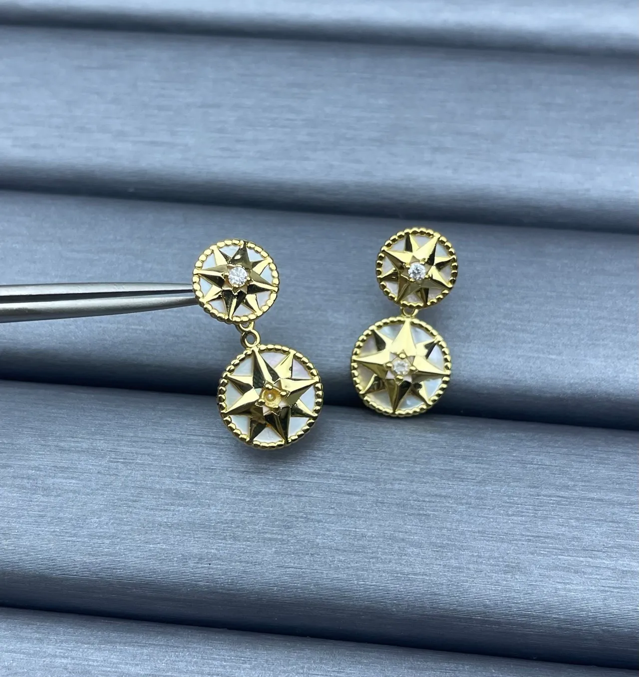 Aretes con Motivo de Estrella Dorado Blanco de Doble Caída 4