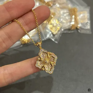 সোনালি সাদা ফুলের পেন্ড্যান্ট মেটাল নেকলেস