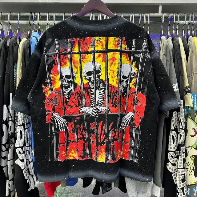Graphic-Print Cropped Oversized T-Shirt 4