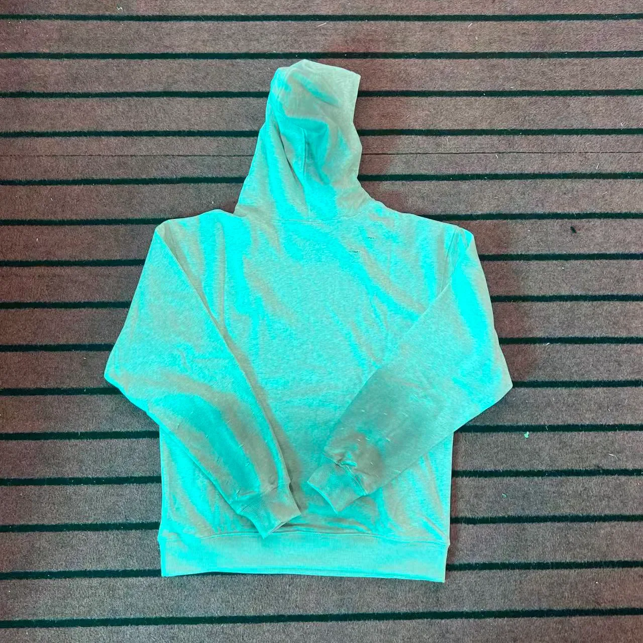Hoodie impression graphique distressed manches 3