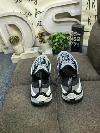 Gray and Black Sculpted Midsole Lifestyle Sneakers 8