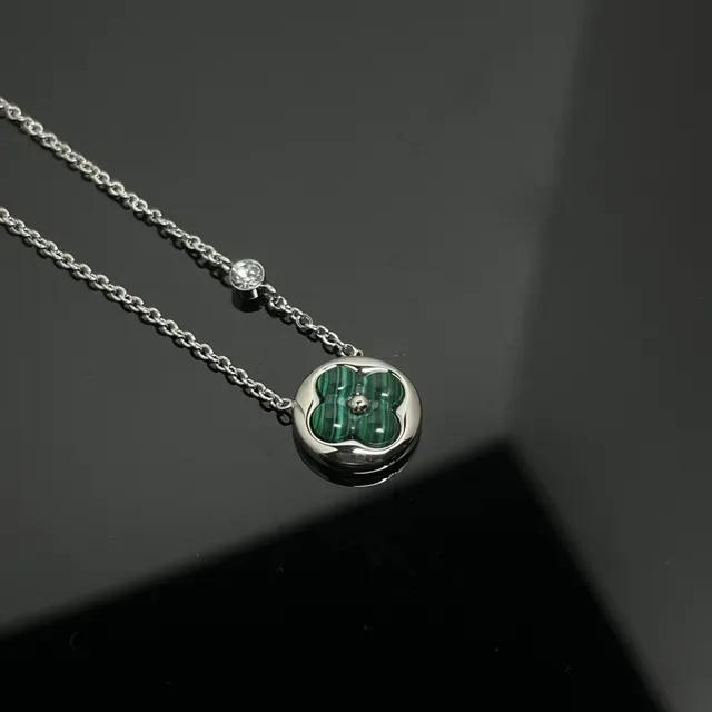 Green Gold Circular Malachite Flower Pendant Single Crystal Accent On Chain Necklace 3
