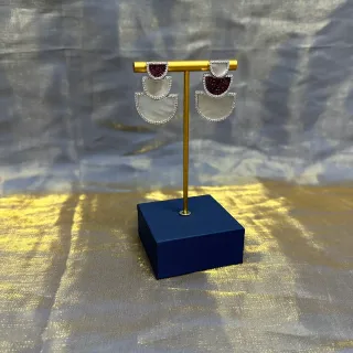 أقراط معلقة طبقية شبه دائرية Pavé-Set اللؤلؤ الأم والأحجار الحمراء