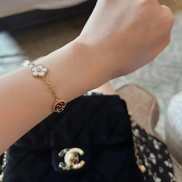 Lucky Spring Bracelet Chaîne Rouge et Or Émail et Mère de Pérola Charms 5