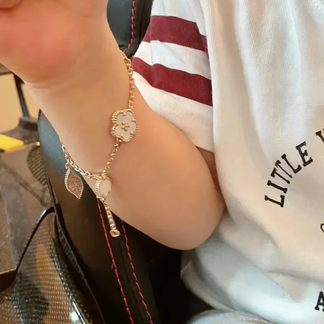 Lucky Spring Bracelet Chaîne Rouge et Or Émail et Mère de Pérola Charms 6