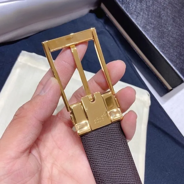 Montblanc 可翻转灰金色纹理皮革腰带 6