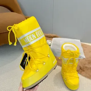 Moon Boot ক্লাসিক হলুদ ইনসুলেটেড স্নো বুট