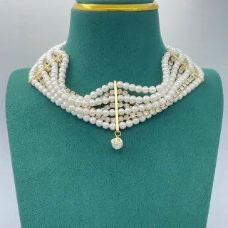 একাধিক স্তরের মুক্তা ও ক্রিস্টাল চোকার নেকলেস