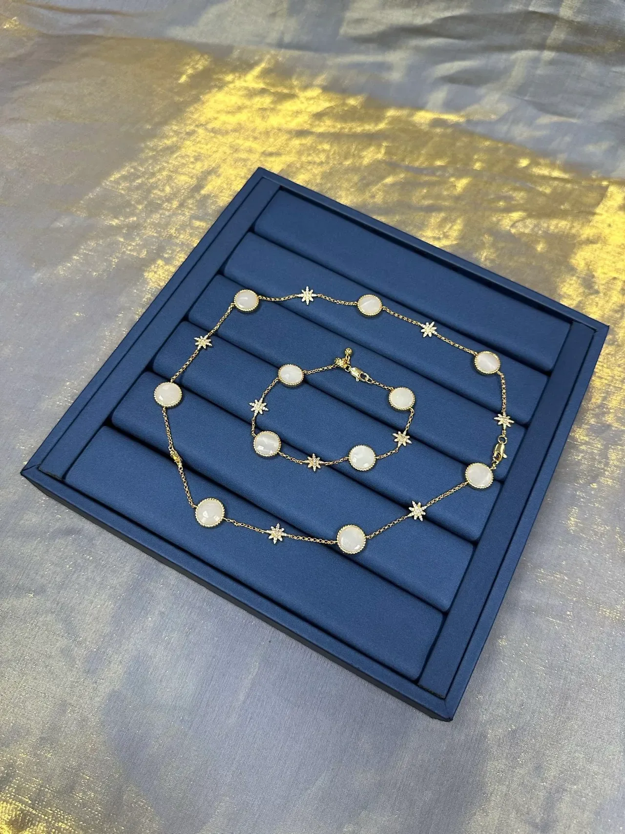 Pulseira Corrente Navy Gold Doble Oval Cabochons Brancos 8