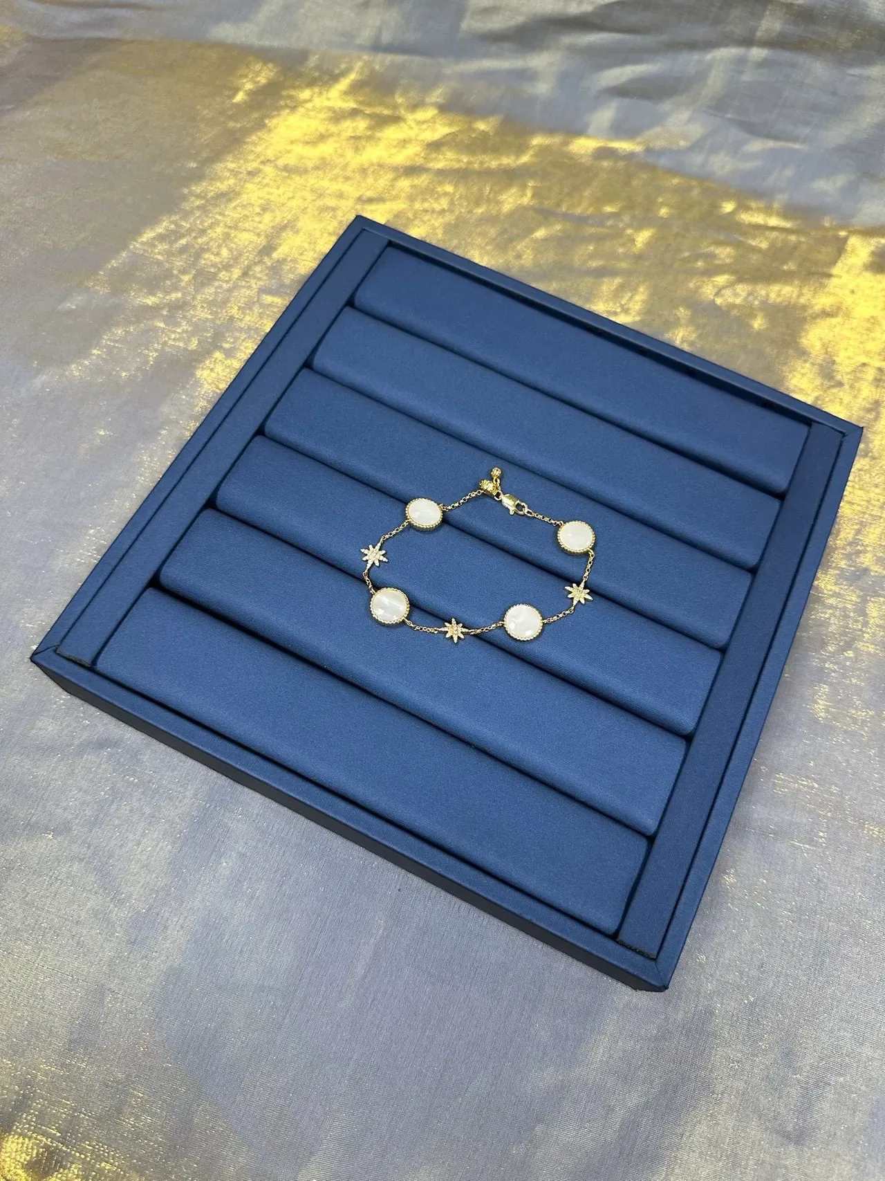 Pulseira Corrente Navy Gold Doble Oval Cabochons Brancos 9
