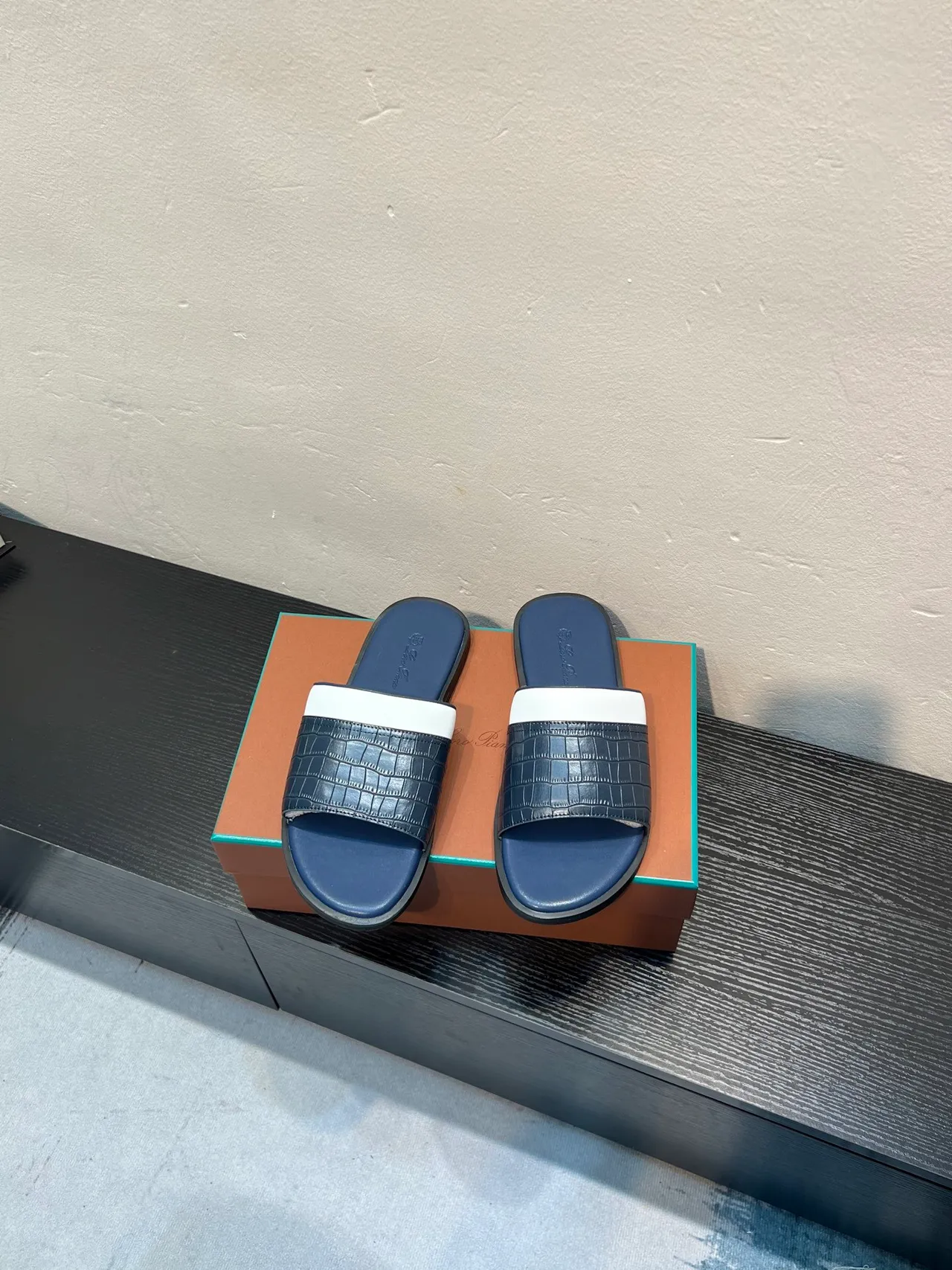 Navy White Croc-Embossed Strap Contrast Stripe Slippers 2