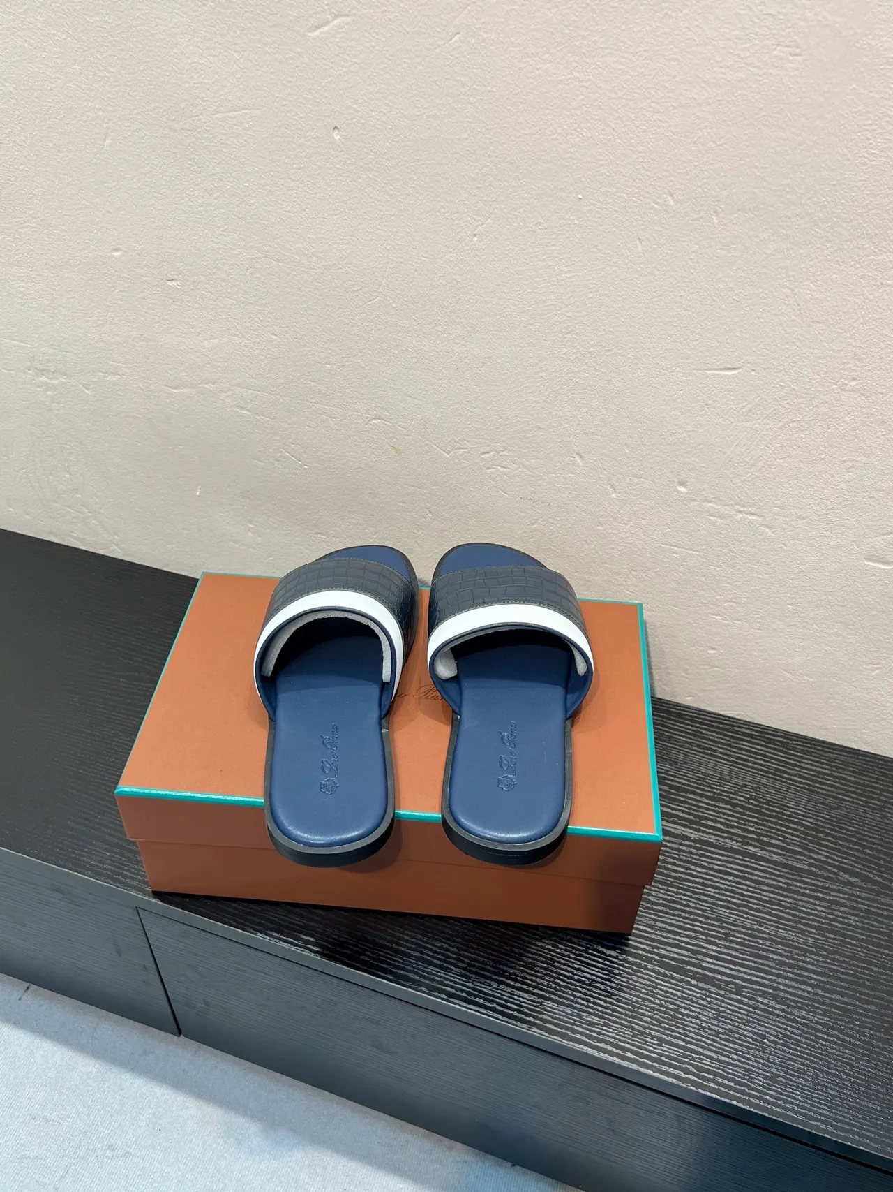 Navy White Croc-Embossed Strap Contrast Stripe Slippers 6