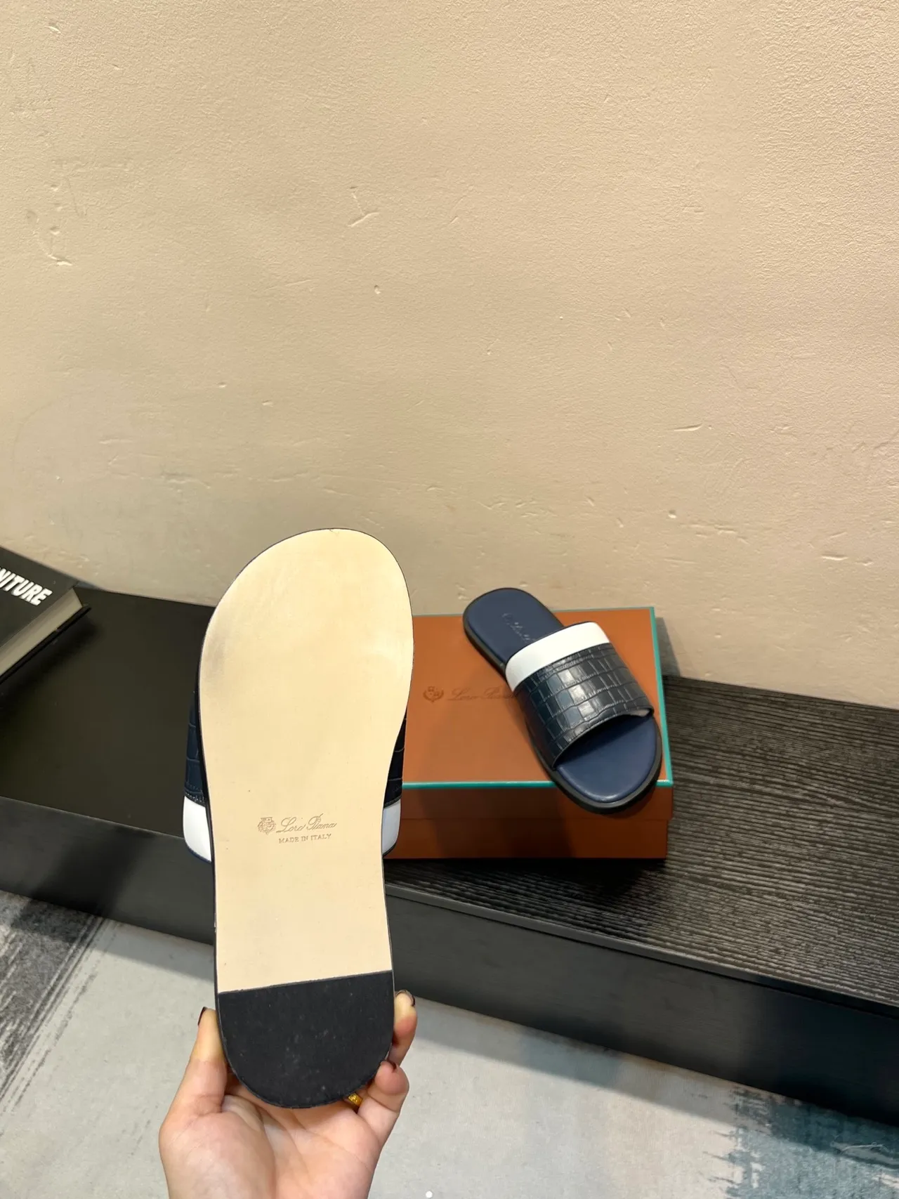Navy White Croc-Embossed Strap Contrast Stripe Slippers 9