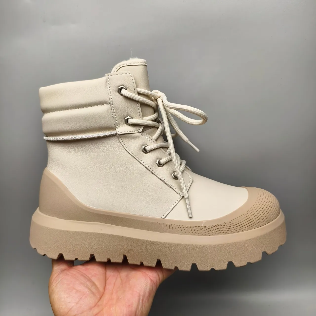 Off-White বেইজ মোটা লাগ সোল এঙ্কেল বুট 2