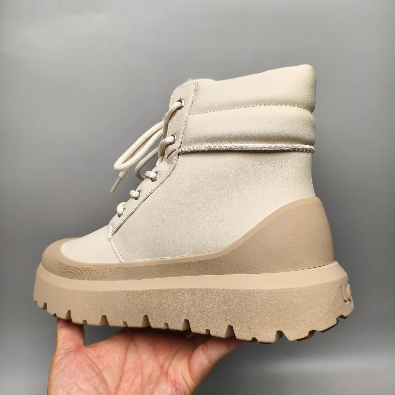 Off-White বেইজ মোটা লাগ সোল এঙ্কেল বুট 4