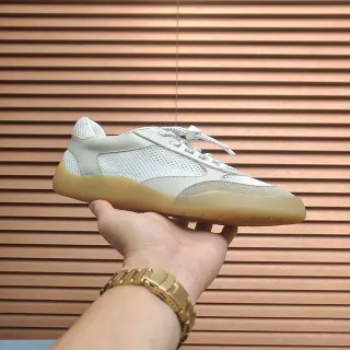 حذاء Off-White كريمي شبكي وليثير سولة جوم للستايل الحياتي