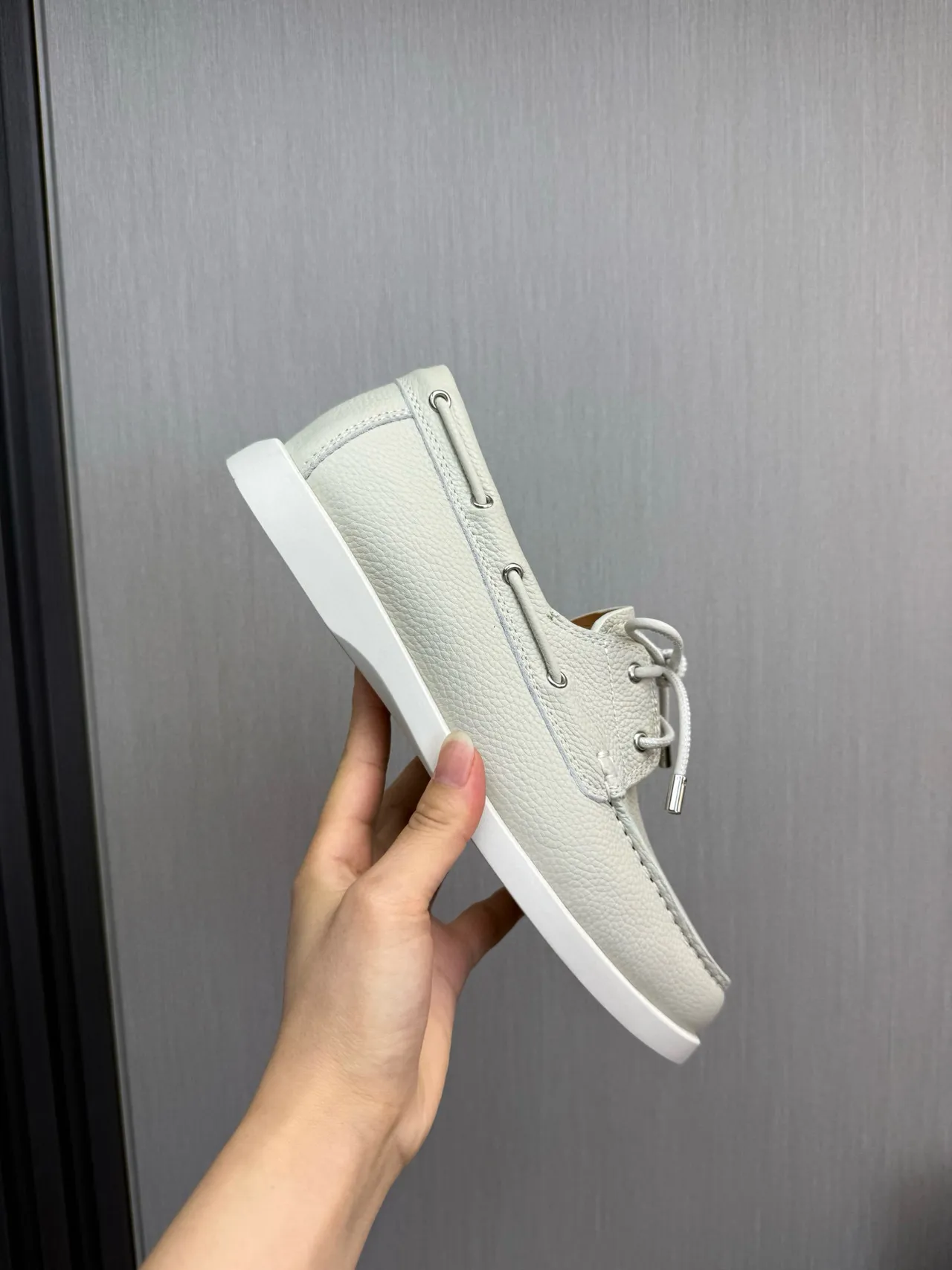 Off-White Zapato de bote con punta Moc-Toe de cuero pebbled 7