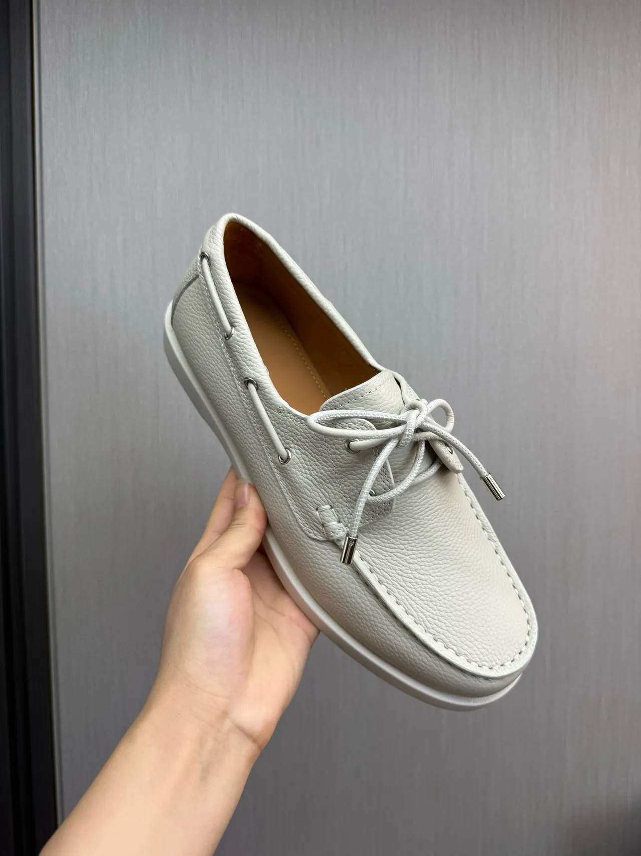 Off-White Zapato de bote con punta Moc-Toe de cuero pebbled 8
