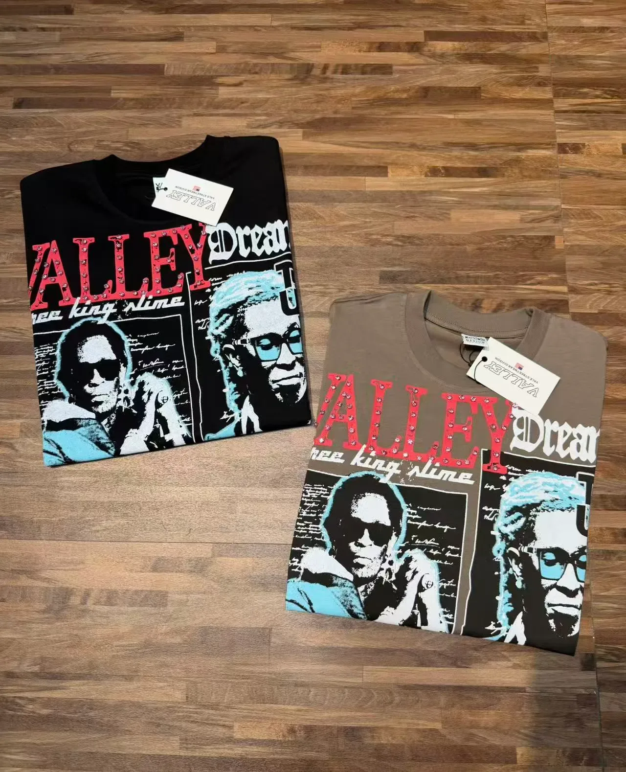 T-shirt olive et noir à affiche graphique de tournée 16
