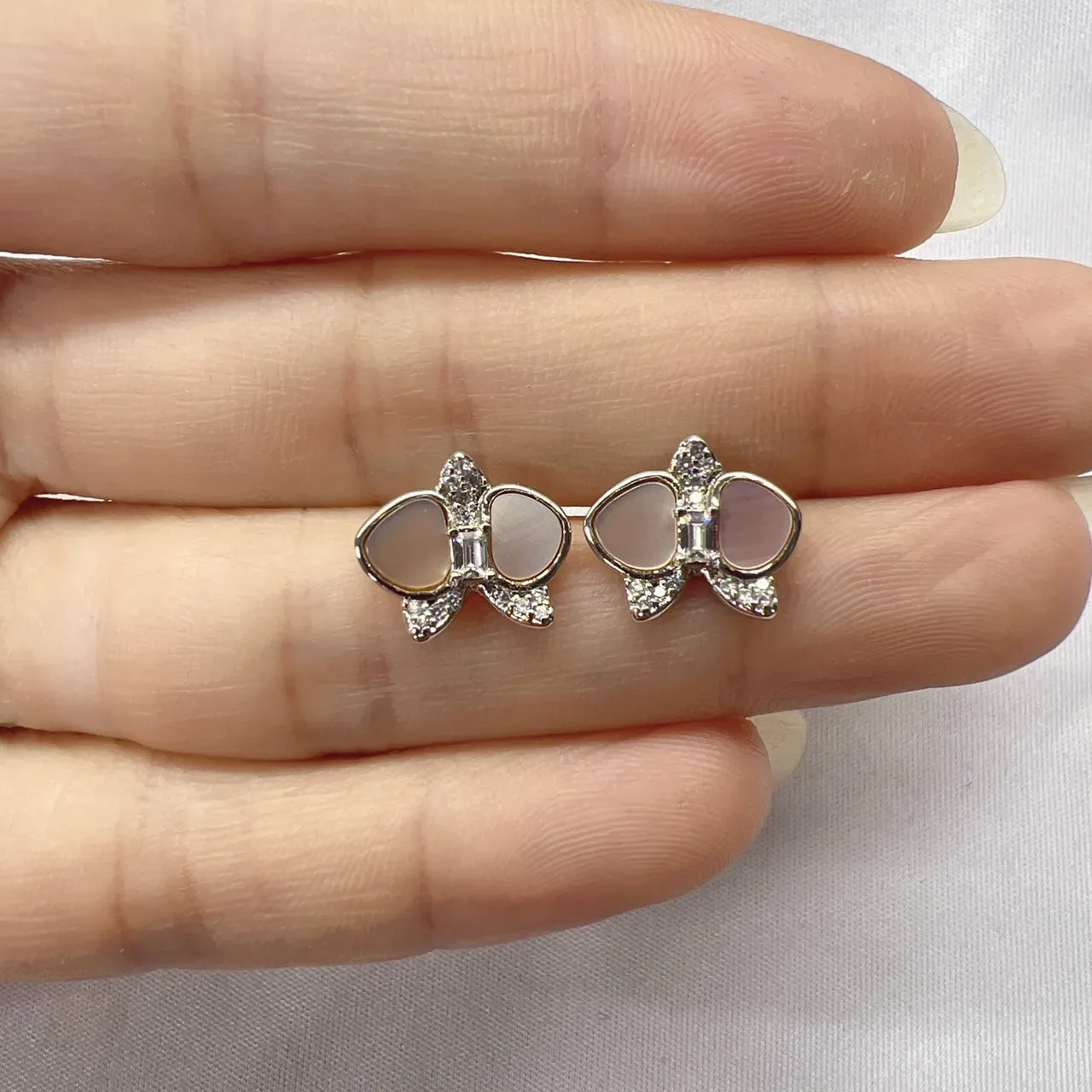 Orchid-Shaped Pavé-Set Red Gemstone Stud Earrings 3