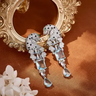 Brincos de gota com cabeça de pantera pavé de aquamarina