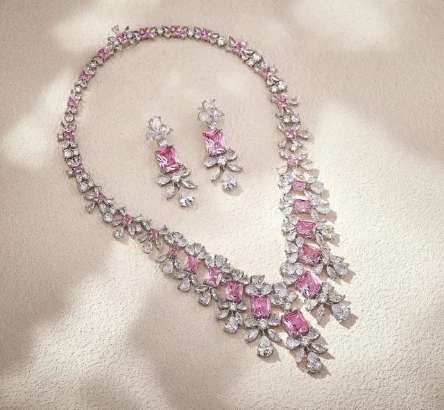 Brincos de gota de cristal rosa e transparente de estilo chandelier 2