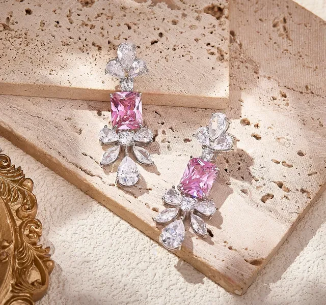 Brincos de gota de cristal rosa e transparente de estilo chandelier 4