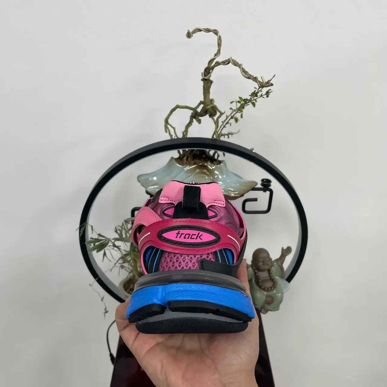 Sneakers chunky semelle rose et bleue upper multi-matériaux 4