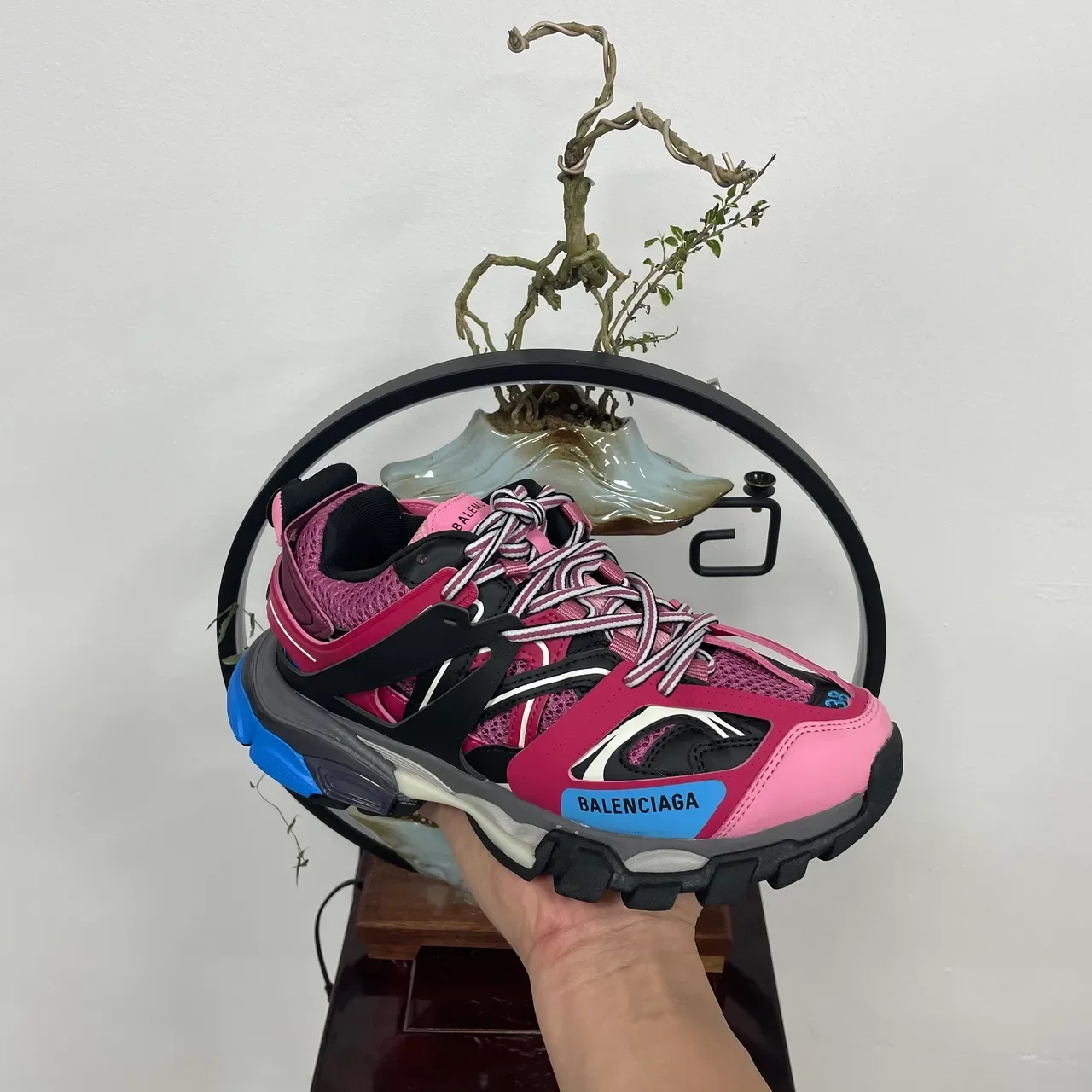 Sneakers chunky semelle rose et bleue upper multi-matériaux 6