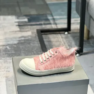 حذاء رياضي وردي فراءي أعلى أوف وايت تو كاب low top
