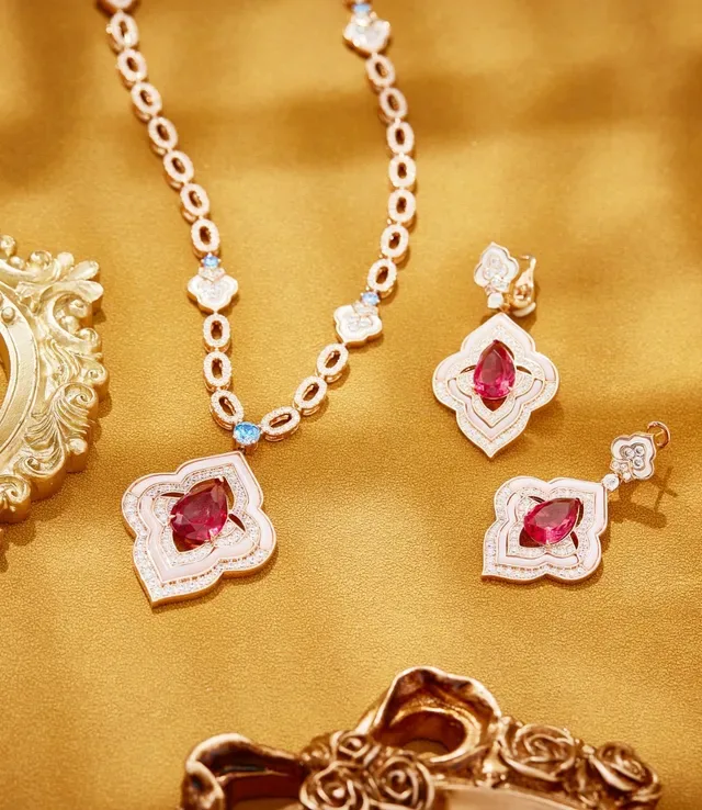 Pink Gold Quatrefoil Pendant Pavé Diamond Necklace 7