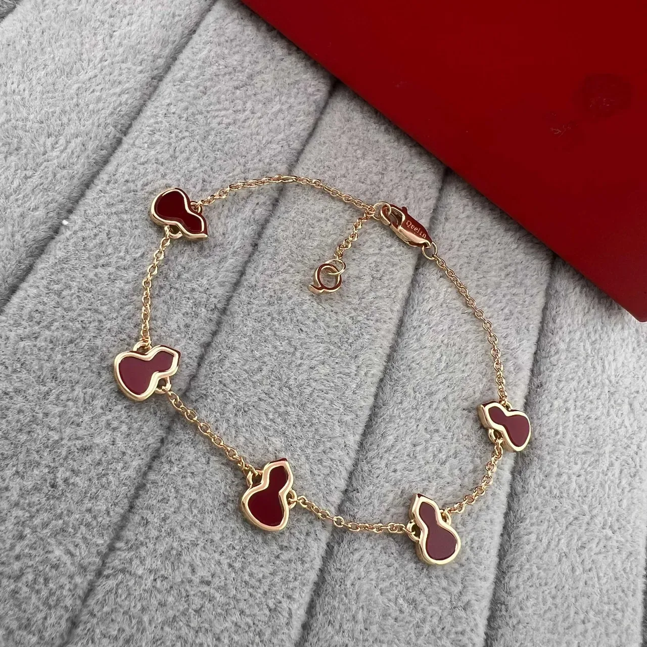 Qeelin Wulu Heart أساور مينا أحمر وسلسلة ذهب باڤيه 5