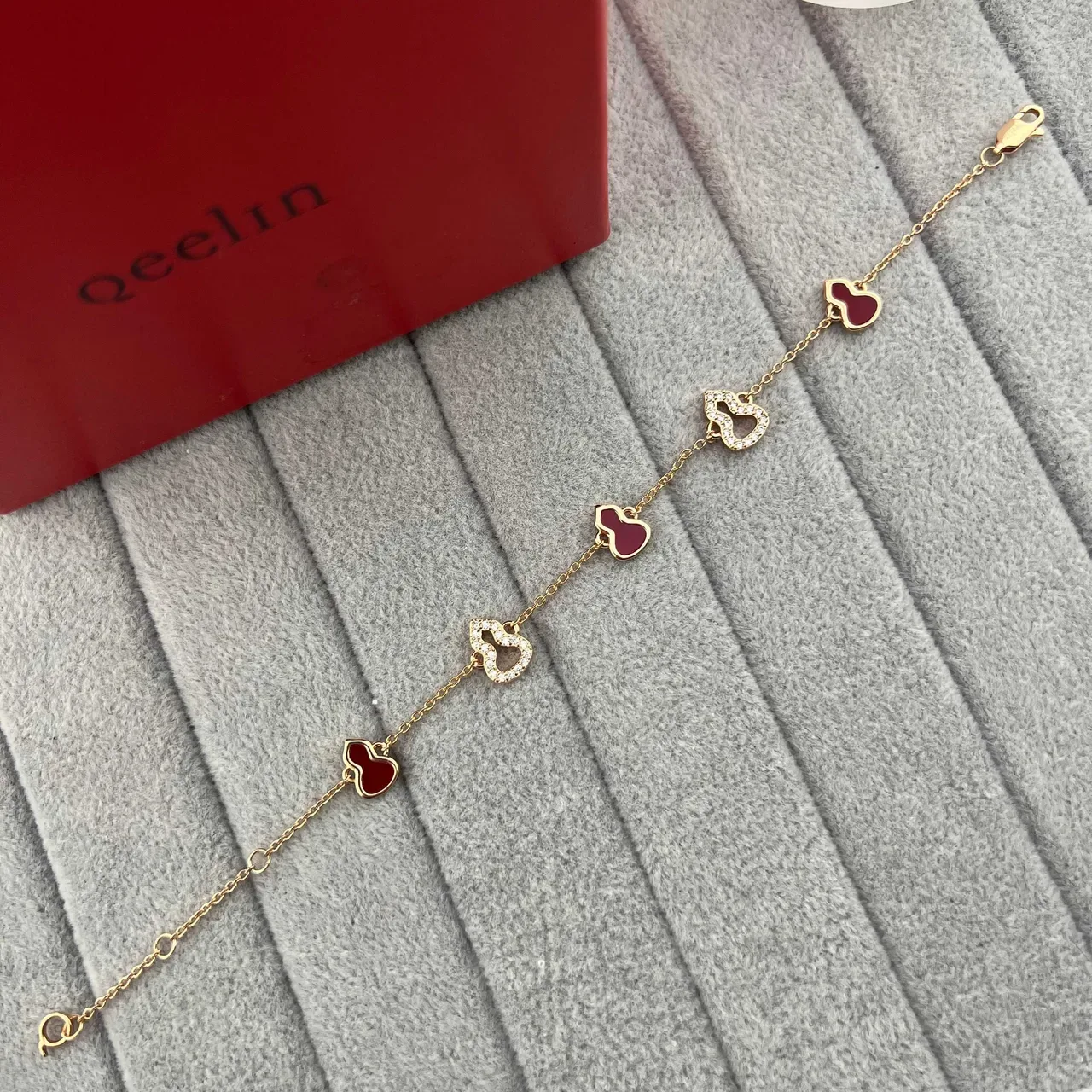Qeelin Wulu Heart أساور مينا أحمر وسلسلة ذهب باڤيه 8