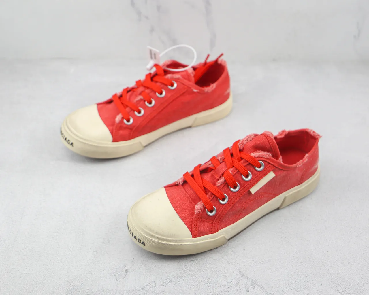 Chaussures en toile rouge beige low-top avec col frayé 4