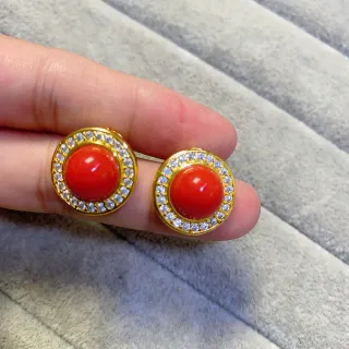 Brincos studs com Cabochon vermelho em Halo