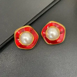 Brincos arete de esmalte e pérola vermelhos