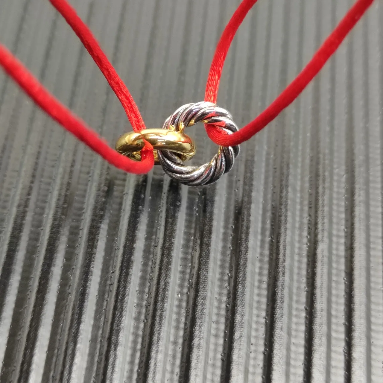 Red Gold Thin Cord Dual-Tone Interlocking Rings Bracelet 4