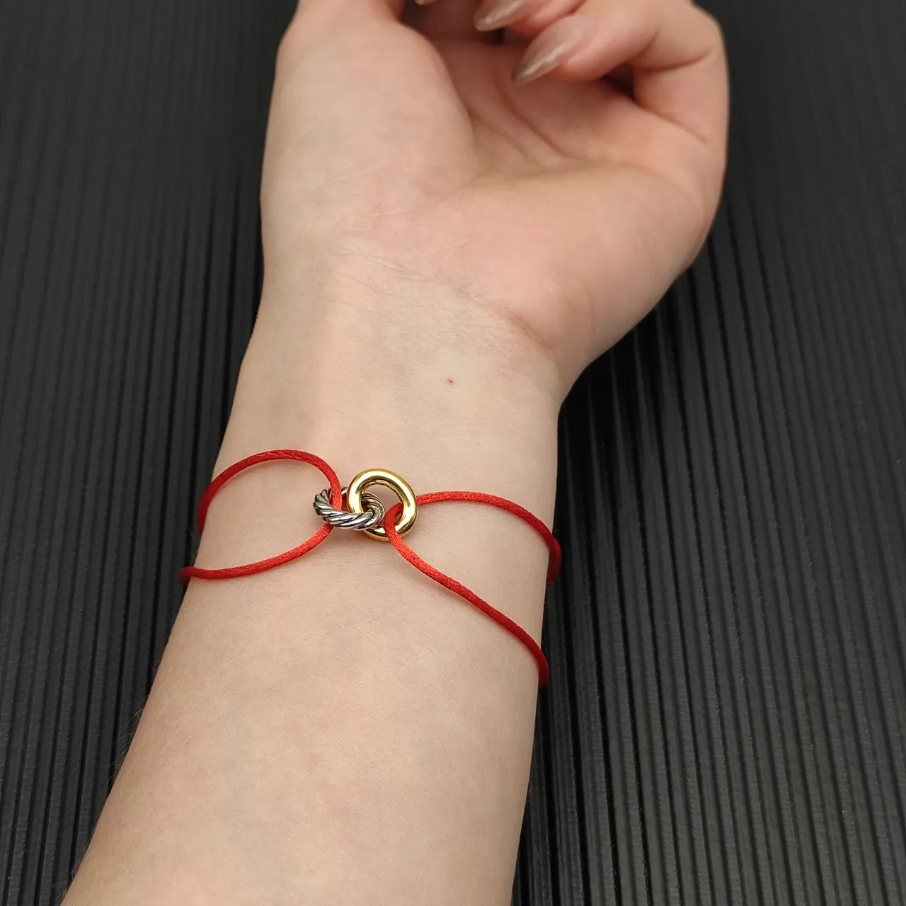 Red Gold Thin Cord Dual-Tone Interlocking Rings Bracelet 7