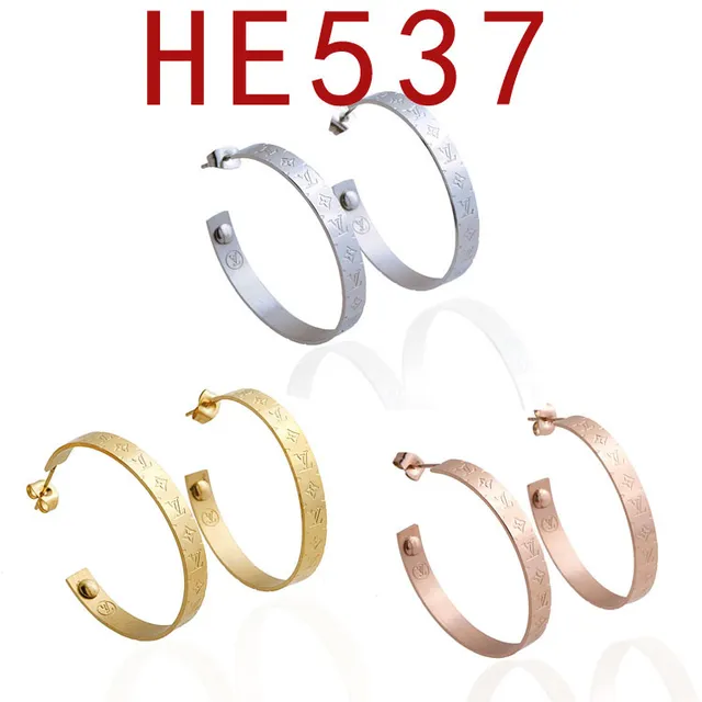 玫瑰金雕刻单字耳环 3