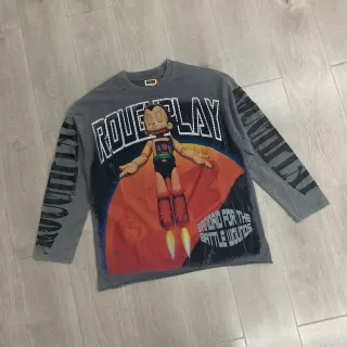 Camiseta de manga larga cuello redondo con estampado gráfico ROUGH