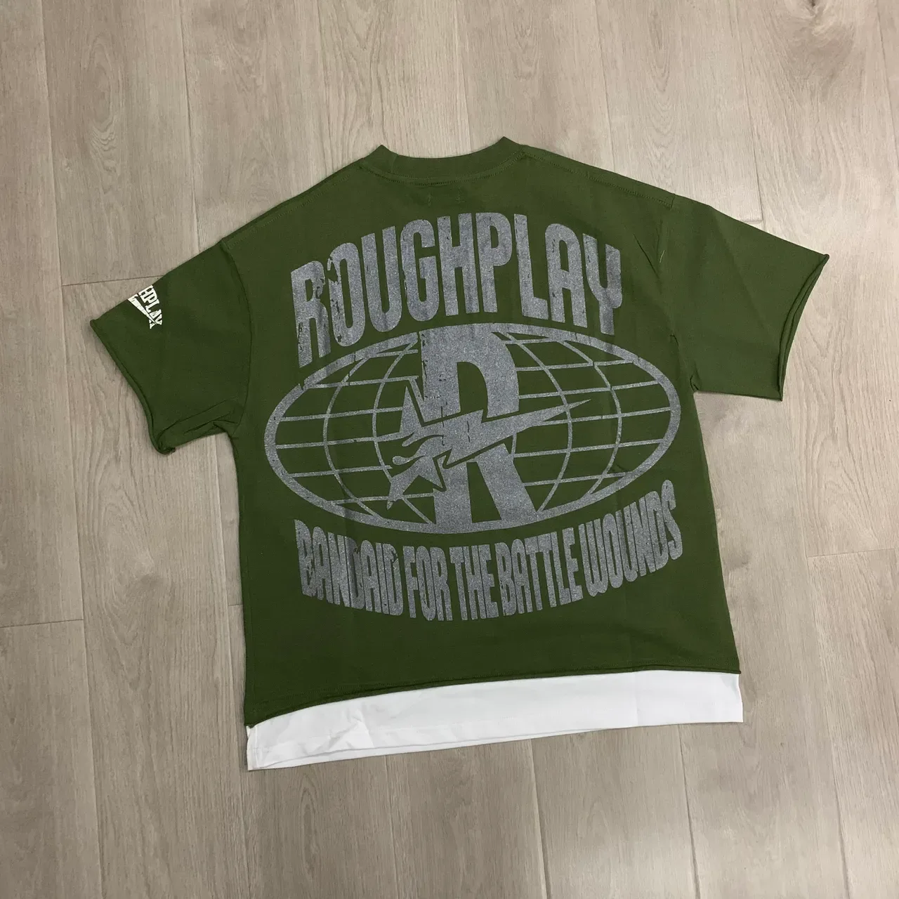 T-shirt Roughplay vert armée et blanc coupe oversize imprimé graphique 6
