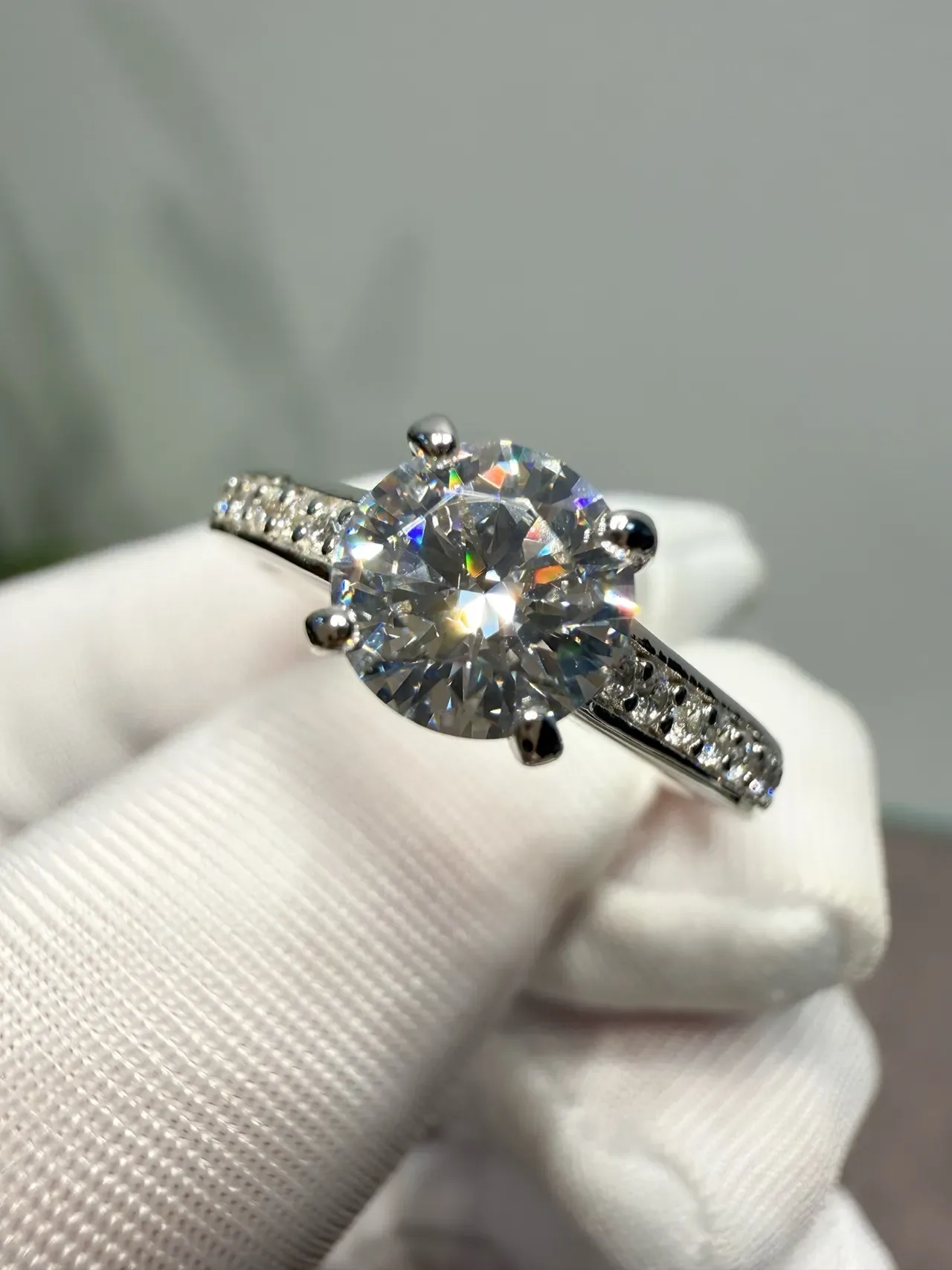 Round Brilliant Center Stone Four-Prong Pavé Side Diamond Ring 4