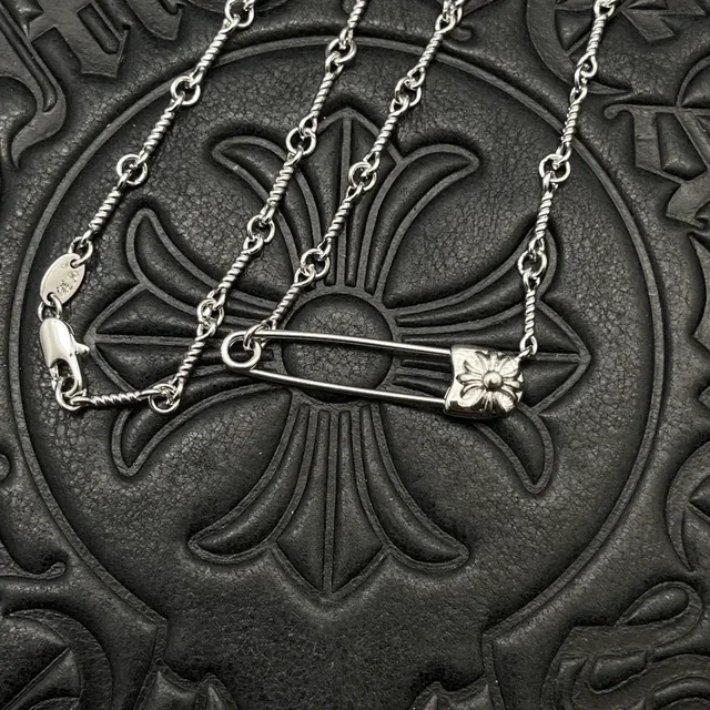 Safety-Pin Floral Cap Pendant Necklace 5
