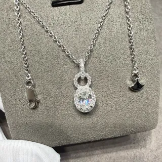 Collier avec chaîne argentée noire, pendentif ovale halo