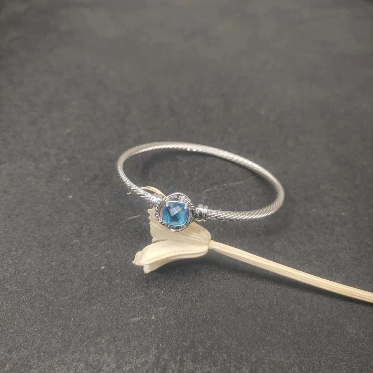 Silver Blue Cable-Wire Construction Faceted Stone Bracelet 9